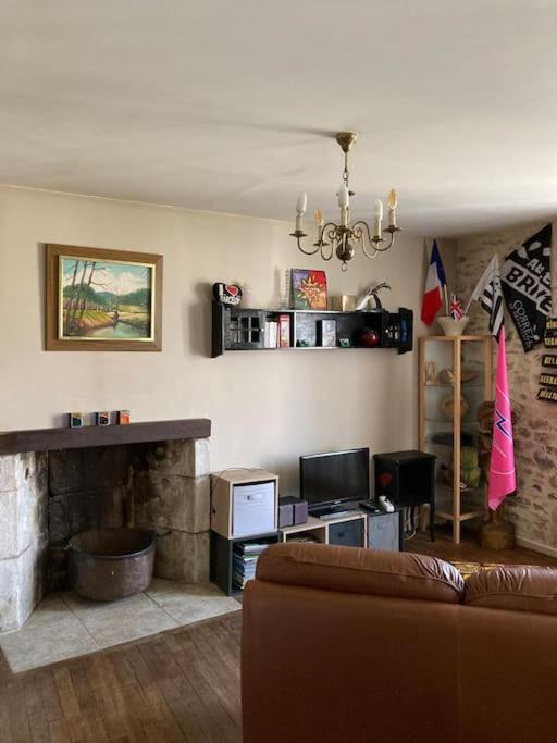 Grand Appartement Tres Clair Pres Centre Ville Argentat Exterior photo